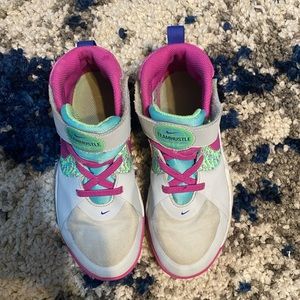 Nike Team Hustle shoes youth size 1.5.